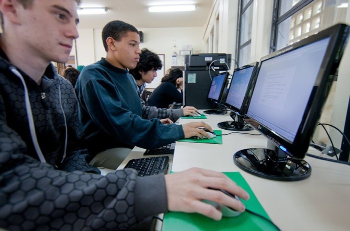 O Fust é obrigado a financiar acesso à internet em banda larga em velocidades adequadas para todas as escolas públicas brasileiras - Foto: Camila Domingues/Palácio Piratini