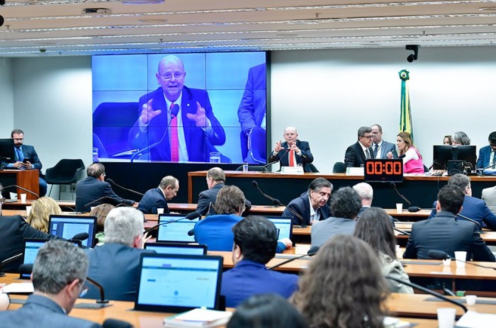 Bohn Gass apresenta seu relatório em reunião conduzida pela senadora Daniella Ribeiro, presidente da comissão - Foto: Waldemir Barreto/Agência Senado