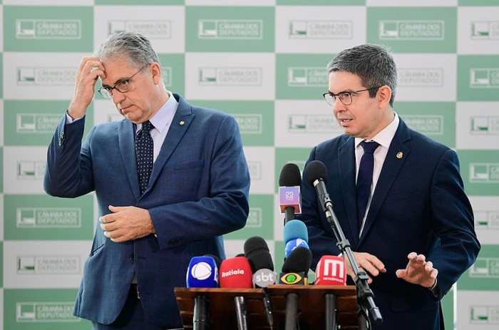 Randolfe, com Zaratini: 