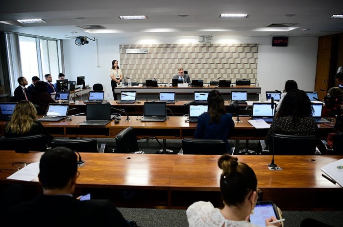 Relatório aprovado na CE lembra prejuízos de agricultores durante a pandemia e defende elevação para 50% nas compras feitas a eles pelo PNAE - Foto: NELSONL