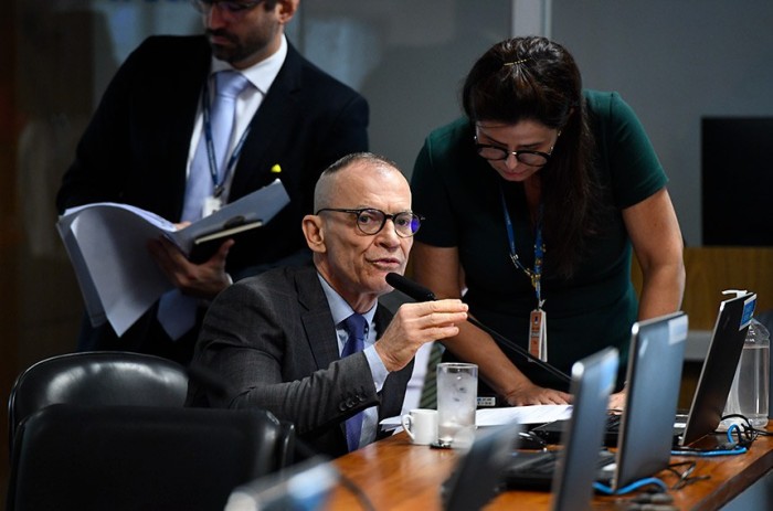 Relator, Fabiano Contarato defendeu a aprovação do projeto, que, para ele, dá mais segurança aos servidores - Foto: Roque de Sá/Agência Senado