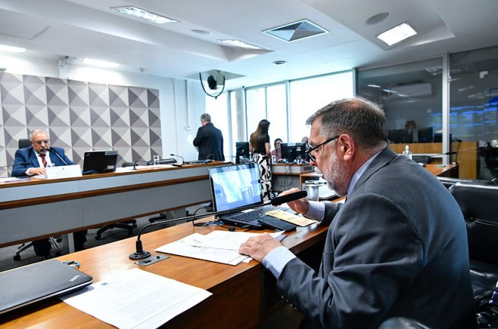 Projeto foi aprovado na CDH com parecer favorável de Fávio Arns e segue para a Comissão de Educação - Foto: Geraldo Magela/Agência Senado